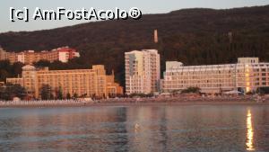 [P16] pozitia hotelului, se vede si celalalt hotel din grup, in fata lui fiind plaja (cel din dreapta)  » foto by mt314
 - 
<span class="allrVoted glyphicon glyphicon-heart hidden" id="av787182"></span>
<a class="m-l-10 hidden" id="sv787182" onclick="voting_Foto_DelVot(,787182,921)" role="button">șterge vot <span class="glyphicon glyphicon-remove"></span></a>
<a id="v9787182" class=" c-red"  onclick="voting_Foto_SetVot(787182)" role="button"><span class="glyphicon glyphicon-heart-empty"></span> <b>LIKE</b> = Votează poza</a> <img class="hidden"  id="f787182W9" src="/imagini/loader.gif" border="0" /><span class="AjErrMes hidden" id="e787182ErM"></span>