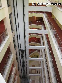 [P09] vedere in interiorul hotelului, in mijoc se vad lifturile » foto by livia72
 - 
<span class="allrVoted glyphicon glyphicon-heart hidden" id="av101219"></span>
<a class="m-l-10 hidden" id="sv101219" onclick="voting_Foto_DelVot(,101219,921)" role="button">șterge vot <span class="glyphicon glyphicon-remove"></span></a>
<a id="v9101219" class=" c-red"  onclick="voting_Foto_SetVot(101219)" role="button"><span class="glyphicon glyphicon-heart-empty"></span> <b>LIKE</b> = Votează poza</a> <img class="hidden"  id="f101219W9" src="/imagini/loader.gif" border="0" /><span class="AjErrMes hidden" id="e101219ErM"></span>