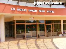 [P01] Hotel - intrare principala » foto by cbr1972
 - 
<span class="allrVoted glyphicon glyphicon-heart hidden" id="av97627"></span>
<a class="m-l-10 hidden" id="sv97627" onclick="voting_Foto_DelVot(,97627,921)" role="button">șterge vot <span class="glyphicon glyphicon-remove"></span></a>
<a id="v997627" class=" c-red"  onclick="voting_Foto_SetVot(97627)" role="button"><span class="glyphicon glyphicon-heart-empty"></span> <b>LIKE</b> = Votează poza</a> <img class="hidden"  id="f97627W9" src="/imagini/loader.gif" border="0" /><span class="AjErrMes hidden" id="e97627ErM"></span>