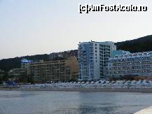 [P14] Plaja hotelului - hotelul se vede sus, pe deal » foto by cbr1972
 - 
<span class="allrVoted glyphicon glyphicon-heart hidden" id="av97641"></span>
<a class="m-l-10 hidden" id="sv97641" onclick="voting_Foto_DelVot(,97641,921)" role="button">șterge vot <span class="glyphicon glyphicon-remove"></span></a>
<a id="v997641" class=" c-red"  onclick="voting_Foto_SetVot(97641)" role="button"><span class="glyphicon glyphicon-heart-empty"></span> <b>LIKE</b> = Votează poza</a> <img class="hidden"  id="f97641W9" src="/imagini/loader.gif" border="0" /><span class="AjErrMes hidden" id="e97641ErM"></span>