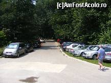 [P18] Vedere dinspre intrarea principala - drumul spre hotel (aici e si o parte din parcarea pentru masini) » foto by cbr1972
 - 
<span class="allrVoted glyphicon glyphicon-heart hidden" id="av97645"></span>
<a class="m-l-10 hidden" id="sv97645" onclick="voting_Foto_DelVot(,97645,921)" role="button">șterge vot <span class="glyphicon glyphicon-remove"></span></a>
<a id="v997645" class=" c-red"  onclick="voting_Foto_SetVot(97645)" role="button"><span class="glyphicon glyphicon-heart-empty"></span> <b>LIKE</b> = Votează poza</a> <img class="hidden"  id="f97645W9" src="/imagini/loader.gif" border="0" /><span class="AjErrMes hidden" id="e97645ErM"></span>