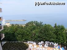 [P19] Vedere din hotel spre plaja - plaja este in dreptul hotelului alb, din stanga » foto by cbr1972
 - 
<span class="allrVoted glyphicon glyphicon-heart hidden" id="av97646"></span>
<a class="m-l-10 hidden" id="sv97646" onclick="voting_Foto_DelVot(,97646,921)" role="button">șterge vot <span class="glyphicon glyphicon-remove"></span></a>
<a id="v997646" class=" c-red"  onclick="voting_Foto_SetVot(97646)" role="button"><span class="glyphicon glyphicon-heart-empty"></span> <b>LIKE</b> = Votează poza</a> <img class="hidden"  id="f97646W9" src="/imagini/loader.gif" border="0" /><span class="AjErrMes hidden" id="e97646ErM"></span>