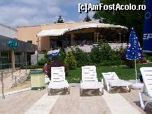 [P01] Marginea piscinei cu terasa si barul hotelului in fata iar in stanga piscina acoperita cu apa calda si SPA. » foto by Rene
 - 
<span class="allrVoted glyphicon glyphicon-heart hidden" id="av98005"></span>
<a class="m-l-10 hidden" id="sv98005" onclick="voting_Foto_DelVot(,98005,978)" role="button">șterge vot <span class="glyphicon glyphicon-remove"></span></a>
<a id="v998005" class=" c-red"  onclick="voting_Foto_SetVot(98005)" role="button"><span class="glyphicon glyphicon-heart-empty"></span> <b>LIKE</b> = Votează poza</a> <img class="hidden"  id="f98005W9" src="/imagini/loader.gif" border="0" /><span class="AjErrMes hidden" id="e98005ErM"></span>