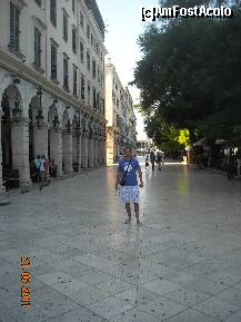 [P07] Liston- cea mai cunoscuta strada din Corfu Town. In partea stanga a pozei sunt restaurante si cafenele iar in dreapta un parc folosit drept spatiu de joaca pentru copii sau loc de relaxare pentru adulti » foto by vladone*
 - 
<span class="allrVoted glyphicon glyphicon-heart hidden" id="av280358"></span>
<a class="m-l-10 hidden" id="sv280358" onclick="voting_Foto_DelVot(,280358,993)" role="button">șterge vot <span class="glyphicon glyphicon-remove"></span></a>
<a id="v9280358" class=" c-red"  onclick="voting_Foto_SetVot(280358)" role="button"><span class="glyphicon glyphicon-heart-empty"></span> <b>LIKE</b> = Votează poza</a> <img class="hidden"  id="f280358W9" src="/imagini/loader.gif" border="0" /><span class="AjErrMes hidden" id="e280358ErM"></span>