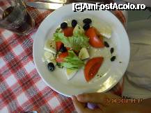 [P54] Salata capresse la acelaşi restaurant. Mozzarella şi măslinele sunt delicioase. » foto by cipi45*
 - 
<span class="allrVoted glyphicon glyphicon-heart hidden" id="av246261"></span>
<a class="m-l-10 hidden" id="sv246261" onclick="voting_Foto_DelVot(,246261,994)" role="button">șterge vot <span class="glyphicon glyphicon-remove"></span></a>
<a id="v9246261" class=" c-red"  onclick="voting_Foto_SetVot(246261)" role="button"><span class="glyphicon glyphicon-heart-empty"></span> <b>LIKE</b> = Votează poza</a> <img class="hidden"  id="f246261W9" src="/imagini/loader.gif" border="0" /><span class="AjErrMes hidden" id="e246261ErM"></span>