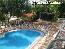 [P06] Piscina din faţa hotelului. Apreciez atenţia cu care se aranjează fiecare şezlong . În capăt este scena , în stânga este toaleta exterioară cu duşul . » foto by razvannn
 - 
<span class="allrVoted glyphicon glyphicon-heart hidden" id="av231654"></span>
<a class="m-l-10 hidden" id="sv231654" onclick="voting_Foto_DelVot(,231654,1003)" role="button">șterge vot <span class="glyphicon glyphicon-remove"></span></a>
<a id="v9231654" class=" c-red"  onclick="voting_Foto_SetVot(231654)" role="button"><span class="glyphicon glyphicon-heart-empty"></span> <b>LIKE</b> = Votează poza</a> <img class="hidden"  id="f231654W9" src="/imagini/loader.gif" border="0" /><span class="AjErrMes hidden" id="e231654ErM"></span>