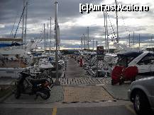 [P27] Punat - portul Marina Punat, pasarela de acces catre ambarcatiuni » foto by unumirut
 - 
<span class="allrVoted glyphicon glyphicon-heart hidden" id="av113035"></span>
<a class="m-l-10 hidden" id="sv113035" onclick="voting_Foto_DelVot(,113035,1056)" role="button">șterge vot <span class="glyphicon glyphicon-remove"></span></a>
<a id="v9113035" class=" c-red"  onclick="voting_Foto_SetVot(113035)" role="button"><span class="glyphicon glyphicon-heart-empty"></span> <b>LIKE</b> = Votează poza</a> <img class="hidden"  id="f113035W9" src="/imagini/loader.gif" border="0" /><span class="AjErrMes hidden" id="e113035ErM"></span>