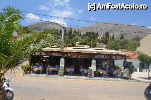 [P19] Taverna unde a oprit autocarul in excursia in Kefalonia, unde am mancat si pe care nu o recomand.  » foto by acronimus
 - 
<span class="allrVoted glyphicon glyphicon-heart hidden" id="av443222"></span>
<a class="m-l-10 hidden" id="sv443222" onclick="voting_Foto_DelVot(,443222,1097)" role="button">șterge vot <span class="glyphicon glyphicon-remove"></span></a>
<a id="v9443222" class=" c-red"  onclick="voting_Foto_SetVot(443222)" role="button"><span class="glyphicon glyphicon-heart-empty"></span> <b>LIKE</b> = Votează poza</a> <img class="hidden"  id="f443222W9" src="/imagini/loader.gif" border="0" /><span class="AjErrMes hidden" id="e443222ErM"></span>