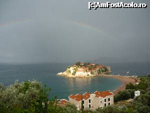 [P13] Sveti Stefan - vedere din balcon.  » foto by Nicu
 - 
<span class="allrVoted glyphicon glyphicon-heart hidden" id="av703112"></span>
<a class="m-l-10 hidden" id="sv703112" onclick="voting_Foto_DelVot(,703112,1103)" role="button">șterge vot <span class="glyphicon glyphicon-remove"></span></a>
<a id="v9703112" class=" c-red"  onclick="voting_Foto_SetVot(703112)" role="button"><span class="glyphicon glyphicon-heart-empty"></span> <b>LIKE</b> = Votează poza</a> <img class="hidden"  id="f703112W9" src="/imagini/loader.gif" border="0" /><span class="AjErrMes hidden" id="e703112ErM"></span>