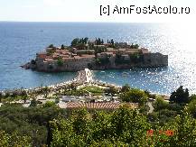 [P06] Insula Sveti Stefan pe care se se afla un hotel particular. Insula a fost cumparata de un investitor care a renovat orasul vechi si l-a transformat intr-un hotel. » foto by Giovana23
 - 
<span class="allrVoted glyphicon glyphicon-heart hidden" id="av241439"></span>
<a class="m-l-10 hidden" id="sv241439" onclick="voting_Foto_DelVot(,241439,1103)" role="button">șterge vot <span class="glyphicon glyphicon-remove"></span></a>
<a id="v9241439" class=" c-red"  onclick="voting_Foto_SetVot(241439)" role="button"><span class="glyphicon glyphicon-heart-empty"></span> <b>LIKE</b> = Votează poza</a> <img class="hidden"  id="f241439W9" src="/imagini/loader.gif" border="0" /><span class="AjErrMes hidden" id="e241439ErM"></span>