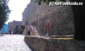 [P18] Interior cetatea (citadela) din staţiunea Budva, Muntenegru.  » foto by traian.leuca †
 - 
<span class="allrVoted glyphicon glyphicon-heart hidden" id="av441949"></span>
<a class="m-l-10 hidden" id="sv441949" onclick="voting_Foto_DelVot(,441949,1103)" role="button">șterge vot <span class="glyphicon glyphicon-remove"></span></a>
<a id="v9441949" class=" c-red"  onclick="voting_Foto_SetVot(441949)" role="button"><span class="glyphicon glyphicon-heart-empty"></span> <b>LIKE</b> = Votează poza</a> <img class="hidden"  id="f441949W9" src="/imagini/loader.gif" border="0" /><span class="AjErrMes hidden" id="e441949ErM"></span>