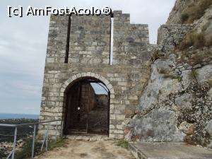[P18] Intrarea în castelul Agios Georgios » foto by irinad
 - 
<span class="allrVoted glyphicon glyphicon-heart hidden" id="av836036"></span>
<a class="m-l-10 hidden" id="sv836036" onclick="voting_Foto_DelVot(,836036,1121)" role="button">șterge vot <span class="glyphicon glyphicon-remove"></span></a>
<a id="v9836036" class=" c-red"  onclick="voting_Foto_SetVot(836036)" role="button"><span class="glyphicon glyphicon-heart-empty"></span> <b>LIKE</b> = Votează poza</a> <img class="hidden"  id="f836036W9" src="/imagini/loader.gif" border="0" /><span class="AjErrMes hidden" id="e836036ErM"></span>