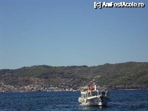 [P04] Un caic în faţa noastră se întaorce din Spetses la Kosta.  » foto by Carmen Ion
 - 
<span class="allrVoted glyphicon glyphicon-heart hidden" id="av688938"></span>
<a class="m-l-10 hidden" id="sv688938" onclick="voting_Foto_DelVot(,688938,1162)" role="button">șterge vot <span class="glyphicon glyphicon-remove"></span></a>
<a id="v9688938" class=" c-red"  onclick="voting_Foto_SetVot(688938)" role="button"><span class="glyphicon glyphicon-heart-empty"></span> <b>LIKE</b> = Votează poza</a> <img class="hidden"  id="f688938W9" src="/imagini/loader.gif" border="0" /><span class="AjErrMes hidden" id="e688938ErM"></span>