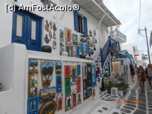 [P32] Suvenire, artă pe străduţele din Mykonos » foto by irinad
 - 
<span class="allrVoted glyphicon glyphicon-heart hidden" id="av1262533"></span>
<a class="m-l-10 hidden" id="sv1262533" onclick="voting_Foto_DelVot(,1262533,1176)" role="button">șterge vot <span class="glyphicon glyphicon-remove"></span></a>
<a id="v91262533" class=" c-red"  onclick="voting_Foto_SetVot(1262533)" role="button"><span class="glyphicon glyphicon-heart-empty"></span> <b>LIKE</b> = Votează poza</a> <img class="hidden"  id="f1262533W9" src="/imagini/loader.gif" border="0" /><span class="AjErrMes hidden" id="e1262533ErM"></span>