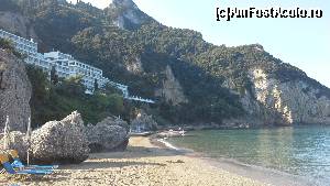 P04 [JUL-2015] Hotelul Aquis Agios Gordios Beach - văzut de pe plajă