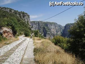 [P11] Monodendri - drumul spre Canionul Vikos și mânăstirea Sf. Paraschiva » foto by ebirsan
 - 
<span class="allrVoted glyphicon glyphicon-heart hidden" id="av473321"></span>
<a class="m-l-10 hidden" id="sv473321" onclick="voting_Foto_DelVot(,473321,1227)" role="button">șterge vot <span class="glyphicon glyphicon-remove"></span></a>
<a id="v9473321" class=" c-red"  onclick="voting_Foto_SetVot(473321)" role="button"><span class="glyphicon glyphicon-heart-empty"></span> <b>LIKE</b> = Votează poza</a> <img class="hidden"  id="f473321W9" src="/imagini/loader.gif" border="0" /><span class="AjErrMes hidden" id="e473321ErM"></span>