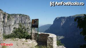 [P13] Canionul Vikos, văzut de la Oxia, 'balconul' ce oferă cea mai frumoasă privelişte.  » foto by Costi
 - 
<span class="allrVoted glyphicon glyphicon-heart hidden" id="av433091"></span>
<a class="m-l-10 hidden" id="sv433091" onclick="voting_Foto_DelVot(,433091,1227)" role="button">șterge vot <span class="glyphicon glyphicon-remove"></span></a>
<a id="v9433091" class=" c-red"  onclick="voting_Foto_SetVot(433091)" role="button"><span class="glyphicon glyphicon-heart-empty"></span> <b>LIKE</b> = Votează poza</a> <img class="hidden"  id="f433091W9" src="/imagini/loader.gif" border="0" /><span class="AjErrMes hidden" id="e433091ErM"></span>