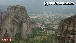 [P05] Vedere spre Meteora şi Kastraki, de la mănăstirea Sf. Varlaam » foto by Costi
 - 
<span class="allrVoted glyphicon glyphicon-heart hidden" id="av433032"></span>
<a class="m-l-10 hidden" id="sv433032" onclick="voting_Foto_DelVot(,433032,1227)" role="button">șterge vot <span class="glyphicon glyphicon-remove"></span></a>
<a id="v9433032" class=" c-red"  onclick="voting_Foto_SetVot(433032)" role="button"><span class="glyphicon glyphicon-heart-empty"></span> <b>LIKE</b> = Votează poza</a> <img class="hidden"  id="f433032W9" src="/imagini/loader.gif" border="0" /><span class="AjErrMes hidden" id="e433032ErM"></span>