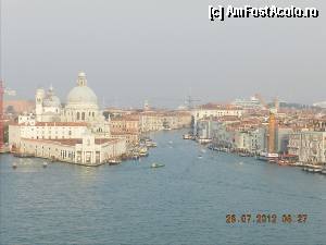 [P18] Intrarea pe Marele Canal, de langa Piazza San Marco, cu Biserica La Salute, in stanga. Mai in stanga e canalul La Giudecca. In fundal se vede o nava de croaziera, ancorata in Statione Marittime.  » foto by TraianS
 - 
<span class="allrVoted glyphicon glyphicon-heart hidden" id="av365225"></span>
<a class="m-l-10 hidden" id="sv365225" onclick="voting_Foto_DelVot(,365225,1229)" role="button">șterge vot <span class="glyphicon glyphicon-remove"></span></a>
<a id="v9365225" class=" c-red"  onclick="voting_Foto_SetVot(365225)" role="button"><span class="glyphicon glyphicon-heart-empty"></span> <b>LIKE</b> = Votează poza</a> <img class="hidden"  id="f365225W9" src="/imagini/loader.gif" border="0" /><span class="AjErrMes hidden" id="e365225ErM"></span>