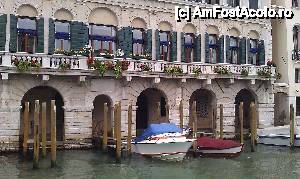 [P08] Hotel pe Canal Grande si mijloacele de acces. Venetia, Italia.  » foto by traian.leuca †
 - 
<span class="allrVoted glyphicon glyphicon-heart hidden" id="av404847"></span>
<a class="m-l-10 hidden" id="sv404847" onclick="voting_Foto_DelVot(,404847,1229)" role="button">șterge vot <span class="glyphicon glyphicon-remove"></span></a>
<a id="v9404847" class=" c-red"  onclick="voting_Foto_SetVot(404847)" role="button"><span class="glyphicon glyphicon-heart-empty"></span> <b>LIKE</b> = Votează poza</a> <img class="hidden"  id="f404847W9" src="/imagini/loader.gif" border="0" /><span class="AjErrMes hidden" id="e404847ErM"></span>