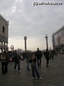 [P05] vedere din piata San Marco spre Gran Canale » foto by CCRRIISSYY
 - 
<span class="allrVoted glyphicon glyphicon-heart hidden" id="av41250"></span>
<a class="m-l-10 hidden" id="sv41250" onclick="voting_Foto_DelVot(,41250,1229)" role="button">șterge vot <span class="glyphicon glyphicon-remove"></span></a>
<a id="v941250" class=" c-red"  onclick="voting_Foto_SetVot(41250)" role="button"><span class="glyphicon glyphicon-heart-empty"></span> <b>LIKE</b> = Votează poza</a> <img class="hidden"  id="f41250W9" src="/imagini/loader.gif" border="0" /><span class="AjErrMes hidden" id="e41250ErM"></span>