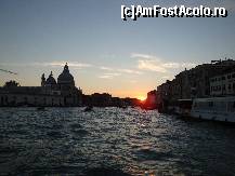 [P46] Veneția: intrarea sudică pe Canal Grande , în decorul unui splendid apus de soare » foto by mariana.olaru
 - 
<span class="allrVoted glyphicon glyphicon-heart hidden" id="av185591"></span>
<a class="m-l-10 hidden" id="sv185591" onclick="voting_Foto_DelVot(,185591,1229)" role="button">șterge vot <span class="glyphicon glyphicon-remove"></span></a>
<a id="v9185591" class=" c-red"  onclick="voting_Foto_SetVot(185591)" role="button"><span class="glyphicon glyphicon-heart-empty"></span> <b>LIKE</b> = Votează poza</a> <img class="hidden"  id="f185591W9" src="/imagini/loader.gif" border="0" /><span class="AjErrMes hidden" id="e185591ErM"></span>