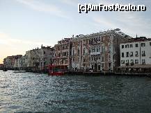 [P68] Canal Grande,Veneția : lanț de palate » foto by mariana.olaru
 - 
<span class="allrVoted glyphicon glyphicon-heart hidden" id="av185621"></span>
<a class="m-l-10 hidden" id="sv185621" onclick="voting_Foto_DelVot(,185621,1229)" role="button">șterge vot <span class="glyphicon glyphicon-remove"></span></a>
<a id="v9185621" class=" c-red"  onclick="voting_Foto_SetVot(185621)" role="button"><span class="glyphicon glyphicon-heart-empty"></span> <b>LIKE</b> = Votează poza</a> <img class="hidden"  id="f185621W9" src="/imagini/loader.gif" border="0" /><span class="AjErrMes hidden" id="e185621ErM"></span>