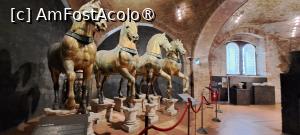 [P35] Bazilica San Marco, cei patru cai aduși de la Constantinopol » foto by irinad
 - 
<span class="allrVoted glyphicon glyphicon-heart hidden" id="av1480125"></span>
<a class="m-l-10 hidden" id="sv1480125" onclick="voting_Foto_DelVot(,1480125,1229)" role="button">șterge vot <span class="glyphicon glyphicon-remove"></span></a>
<a id="v91480125" class=" c-red"  onclick="voting_Foto_SetVot(1480125)" role="button"><span class="glyphicon glyphicon-heart-empty"></span> <b>LIKE</b> = Votează poza</a> <img class="hidden"  id="f1480125W9" src="/imagini/loader.gif" border="0" /><span class="AjErrMes hidden" id="e1480125ErM"></span>