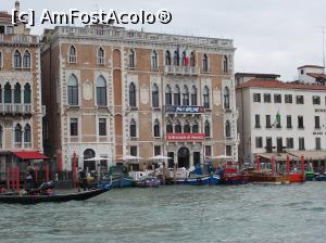 [P07] Ca' Giustiniani, sediul Biennale di Venezia. Canal Grande, Sestiere San Marco.  » foto by mihaelavoicu
 - 
<span class="allrVoted glyphicon glyphicon-heart hidden" id="av1069419"></span>
<a class="m-l-10 hidden" id="sv1069419" onclick="voting_Foto_DelVot(,1069419,1229)" role="button">șterge vot <span class="glyphicon glyphicon-remove"></span></a>
<a id="v91069419" class=" c-red"  onclick="voting_Foto_SetVot(1069419)" role="button"><span class="glyphicon glyphicon-heart-empty"></span> <b>LIKE</b> = Votează poza</a> <img class="hidden"  id="f1069419W9" src="/imagini/loader.gif" border="0" /><span class="AjErrMes hidden" id="e1069419ErM"></span>