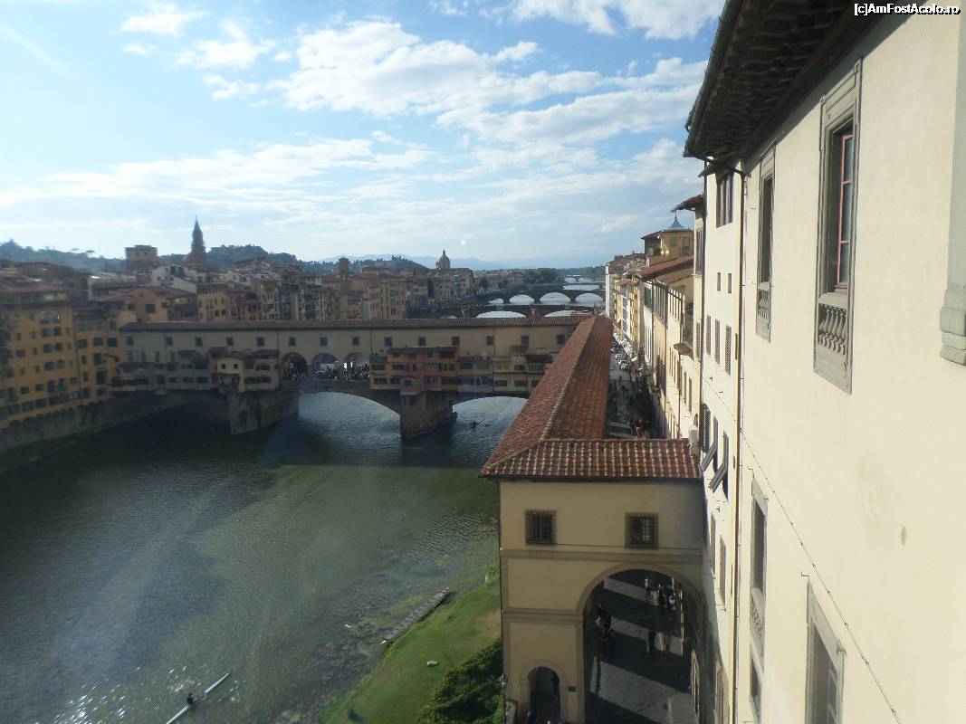 [P08] Vedere luata de la etajul superior al Galeriilor Uffizi asupra raului Arno si a Ponto Vecchio » foto by amero
 - 
<span class="allrVoted glyphicon glyphicon-heart hidden" id="av699123"></span>
<a class="m-l-10 hidden" id="sv699123" onclick="voting_Foto_DelVot(,699123,1230)" role="button">șterge vot <span class="glyphicon glyphicon-remove"></span></a>
<a id="v9699123" class=" c-red"  onclick="voting_Foto_SetVot(699123)" role="button"><span class="glyphicon glyphicon-heart-empty"></span> <b>LIKE</b> = Votează poza</a> <img class="hidden"  id="f699123W9" src="/imagini/loader.gif" border="0" /><span class="AjErrMes hidden" id="e699123ErM"></span>