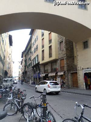 [P20] Intrarea spre zona Oltrarno a orasului venind de pe Ponte Vecchio » foto by amero
 - 
<span class="allrVoted glyphicon glyphicon-heart hidden" id="av699972"></span>
<a class="m-l-10 hidden" id="sv699972" onclick="voting_Foto_DelVot(,699972,1230)" role="button">șterge vot <span class="glyphicon glyphicon-remove"></span></a>
<a id="v9699972" class=" c-red"  onclick="voting_Foto_SetVot(699972)" role="button"><span class="glyphicon glyphicon-heart-empty"></span> <b>LIKE</b> = Votează poza</a> <img class="hidden"  id="f699972W9" src="/imagini/loader.gif" border="0" /><span class="AjErrMes hidden" id="e699972ErM"></span>