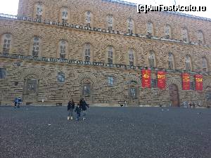 [P03] Palazzo Pitti este un mare palat construit in secolul XV.  » foto by robert
 - 
<span class="allrVoted glyphicon glyphicon-heart hidden" id="av583980"></span>
<a class="m-l-10 hidden" id="sv583980" onclick="voting_Foto_DelVot(,583980,1230)" role="button">șterge vot <span class="glyphicon glyphicon-remove"></span></a>
<a id="v9583980" class=" c-red"  onclick="voting_Foto_SetVot(583980)" role="button"><span class="glyphicon glyphicon-heart-empty"></span> <b>LIKE</b> = Votează poza</a> <img class="hidden"  id="f583980W9" src="/imagini/loader.gif" border="0" /><span class="AjErrMes hidden" id="e583980ErM"></span>