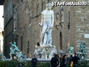 [P16] Fântâna lui Neptun aflată tot în Piazza della Signoria.  » foto by ariciu
 - 
<span class="allrVoted glyphicon glyphicon-heart hidden" id="av481808"></span>
<a class="m-l-10 hidden" id="sv481808" onclick="voting_Foto_DelVot(,481808,1230)" role="button">șterge vot <span class="glyphicon glyphicon-remove"></span></a>
<a id="v9481808" class=" c-red"  onclick="voting_Foto_SetVot(481808)" role="button"><span class="glyphicon glyphicon-heart-empty"></span> <b>LIKE</b> = Votează poza</a> <img class="hidden"  id="f481808W9" src="/imagini/loader.gif" border="0" /><span class="AjErrMes hidden" id="e481808ErM"></span>