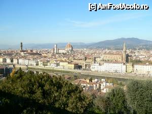 [P26] Florența din Piazzale Michelangelo.  » foto by ariciu
 - 
<span class="allrVoted glyphicon glyphicon-heart hidden" id="av481818"></span>
<a class="m-l-10 hidden" id="sv481818" onclick="voting_Foto_DelVot(,481818,1230)" role="button">șterge vot <span class="glyphicon glyphicon-remove"></span></a>
<a id="v9481818" class=" c-red"  onclick="voting_Foto_SetVot(481818)" role="button"><span class="glyphicon glyphicon-heart-empty"></span> <b>LIKE</b> = Votează poza</a> <img class="hidden"  id="f481818W9" src="/imagini/loader.gif" border="0" /><span class="AjErrMes hidden" id="e481818ErM"></span>