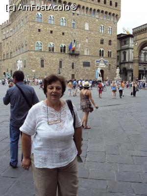 [P29] Uriaşa Piazza della Signoria, cu Palazzo Vecchio în fundal.  » foto by Carmen Ion
 - 
<span class="allrVoted glyphicon glyphicon-heart hidden" id="av720614"></span>
<a class="m-l-10 hidden" id="sv720614" onclick="voting_Foto_DelVot(,720614,1230)" role="button">șterge vot <span class="glyphicon glyphicon-remove"></span></a>
<a id="v9720614" class=" c-red"  onclick="voting_Foto_SetVot(720614)" role="button"><span class="glyphicon glyphicon-heart-empty"></span> <b>LIKE</b> = Votează poza</a> <img class="hidden"  id="f720614W9" src="/imagini/loader.gif" border="0" /><span class="AjErrMes hidden" id="e720614ErM"></span>