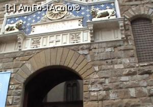 [P31] Intrarea la Palazzo Vecchio, Piazza della Signoria.  » foto by Carmen Ion
 - 
<span class="allrVoted glyphicon glyphicon-heart hidden" id="av720618"></span>
<a class="m-l-10 hidden" id="sv720618" onclick="voting_Foto_DelVot(,720618,1230)" role="button">șterge vot <span class="glyphicon glyphicon-remove"></span></a>
<a id="v9720618" class=" c-red"  onclick="voting_Foto_SetVot(720618)" role="button"><span class="glyphicon glyphicon-heart-empty"></span> <b>LIKE</b> = Votează poza</a> <img class="hidden"  id="f720618W9" src="/imagini/loader.gif" border="0" /><span class="AjErrMes hidden" id="e720618ErM"></span>