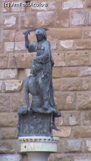 [P47] Piazza Signoriei. Statuia, Iudita si Olofern”.  » foto by ovidiuyepi
 - 
<span class="allrVoted glyphicon glyphicon-heart hidden" id="av1152839"></span>
<a class="m-l-10 hidden" id="sv1152839" onclick="voting_Foto_DelVot(,1152839,1230)" role="button">șterge vot <span class="glyphicon glyphicon-remove"></span></a>
<a id="v91152839" class=" c-red"  onclick="voting_Foto_SetVot(1152839)" role="button"><span class="glyphicon glyphicon-heart-empty"></span> <b>LIKE</b> = Votează poza</a> <img class="hidden"  id="f1152839W9" src="/imagini/loader.gif" border="0" /><span class="AjErrMes hidden" id="e1152839ErM"></span>