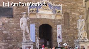 [P07] Piazza Signoriei. Intrarea de la Palazzo Vecchio. La stanga este statuia lui David, la dreapta avem statuia Hercule si Caccus.  » foto by ovidiuyepi
 - 
<span class="allrVoted glyphicon glyphicon-heart hidden" id="av1152776"></span>
<a class="m-l-10 hidden" id="sv1152776" onclick="voting_Foto_DelVot(,1152776,1230)" role="button">șterge vot <span class="glyphicon glyphicon-remove"></span></a>
<a id="v91152776" class=" c-red"  onclick="voting_Foto_SetVot(1152776)" role="button"><span class="glyphicon glyphicon-heart-empty"></span> <b>LIKE</b> = Votează poza</a> <img class="hidden"  id="f1152776W9" src="/imagini/loader.gif" border="0" /><span class="AjErrMes hidden" id="e1152776ErM"></span>