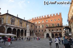 [P18] Verona, Piazza dei Signori (Statuia lui Dante)  » foto by unq
 - 
<span class="allrVoted glyphicon glyphicon-heart hidden" id="av470374"></span>
<a class="m-l-10 hidden" id="sv470374" onclick="voting_Foto_DelVot(,470374,1233)" role="button">șterge vot <span class="glyphicon glyphicon-remove"></span></a>
<a id="v9470374" class=" c-red"  onclick="voting_Foto_SetVot(470374)" role="button"><span class="glyphicon glyphicon-heart-empty"></span> <b>LIKE</b> = Votează poza</a> <img class="hidden"  id="f470374W9" src="/imagini/loader.gif" border="0" /><span class="AjErrMes hidden" id="e470374ErM"></span>