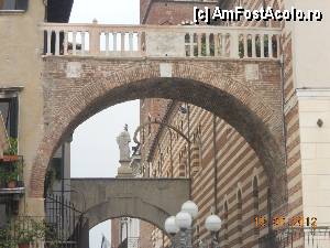 [P18] Italia - Verona - Piazza Erbe - Arco dela Costa » foto by Diaura*
 - 
<span class="allrVoted glyphicon glyphicon-heart hidden" id="av371313"></span>
<a class="m-l-10 hidden" id="sv371313" onclick="voting_Foto_DelVot(,371313,1233)" role="button">șterge vot <span class="glyphicon glyphicon-remove"></span></a>
<a id="v9371313" class=" c-red"  onclick="voting_Foto_SetVot(371313)" role="button"><span class="glyphicon glyphicon-heart-empty"></span> <b>LIKE</b> = Votează poza</a> <img class="hidden"  id="f371313W9" src="/imagini/loader.gif" border="0" /><span class="AjErrMes hidden" id="e371313ErM"></span>