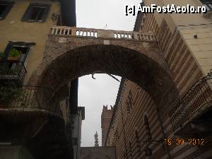 [P15] Italia - Verona - Piazza delle Erbe - Arco dela Costa » foto by Diaura*
 - 
<span class="allrVoted glyphicon glyphicon-heart hidden" id="av373010"></span>
<a class="m-l-10 hidden" id="sv373010" onclick="voting_Foto_DelVot(,373010,1233)" role="button">șterge vot <span class="glyphicon glyphicon-remove"></span></a>
<a id="v9373010" class=" c-red"  onclick="voting_Foto_SetVot(373010)" role="button"><span class="glyphicon glyphicon-heart-empty"></span> <b>LIKE</b> = Votează poza</a> <img class="hidden"  id="f373010W9" src="/imagini/loader.gif" border="0" /><span class="AjErrMes hidden" id="e373010ErM"></span>