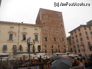 [P21] Italia - Verona - Piazza delle Erbe » foto by Diaura*
 - 
<span class="allrVoted glyphicon glyphicon-heart hidden" id="av373016"></span>
<a class="m-l-10 hidden" id="sv373016" onclick="voting_Foto_DelVot(,373016,1233)" role="button">șterge vot <span class="glyphicon glyphicon-remove"></span></a>
<a id="v9373016" class=" c-red"  onclick="voting_Foto_SetVot(373016)" role="button"><span class="glyphicon glyphicon-heart-empty"></span> <b>LIKE</b> = Votează poza</a> <img class="hidden"  id="f373016W9" src="/imagini/loader.gif" border="0" /><span class="AjErrMes hidden" id="e373016ErM"></span>