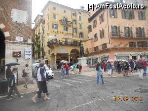 [P04] Italia - Verona - Piazza delle Erbe - statuia victimelor din 1915 » foto by Diaura*
 - 
<span class="allrVoted glyphicon glyphicon-heart hidden" id="av372999"></span>
<a class="m-l-10 hidden" id="sv372999" onclick="voting_Foto_DelVot(,372999,1233)" role="button">șterge vot <span class="glyphicon glyphicon-remove"></span></a>
<a id="v9372999" class=" c-red"  onclick="voting_Foto_SetVot(372999)" role="button"><span class="glyphicon glyphicon-heart-empty"></span> <b>LIKE</b> = Votează poza</a> <img class="hidden"  id="f372999W9" src="/imagini/loader.gif" border="0" /><span class="AjErrMes hidden" id="e372999ErM"></span>