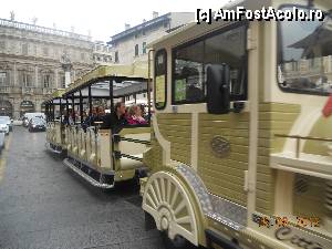 [P08] Italia - Verona - Piazza delle Erbe, trenulet cu turisti.  » foto by Diaura*
 - 
<span class="allrVoted glyphicon glyphicon-heart hidden" id="av373003"></span>
<a class="m-l-10 hidden" id="sv373003" onclick="voting_Foto_DelVot(,373003,1233)" role="button">șterge vot <span class="glyphicon glyphicon-remove"></span></a>
<a id="v9373003" class=" c-red"  onclick="voting_Foto_SetVot(373003)" role="button"><span class="glyphicon glyphicon-heart-empty"></span> <b>LIKE</b> = Votează poza</a> <img class="hidden"  id="f373003W9" src="/imagini/loader.gif" border="0" /><span class="AjErrMes hidden" id="e373003ErM"></span>