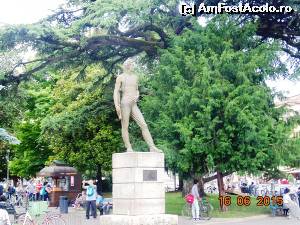 [P12] Parcul din Piata Bra si statuia lui Berto Barbarani.  » foto by melena
 - 
<span class="allrVoted glyphicon glyphicon-heart hidden" id="av665471"></span>
<a class="m-l-10 hidden" id="sv665471" onclick="voting_Foto_DelVot(,665471,1233)" role="button">șterge vot <span class="glyphicon glyphicon-remove"></span></a>
<a id="v9665471" class=" c-red"  onclick="voting_Foto_SetVot(665471)" role="button"><span class="glyphicon glyphicon-heart-empty"></span> <b>LIKE</b> = Votează poza</a> <img class="hidden"  id="f665471W9" src="/imagini/loader.gif" border="0" /><span class="AjErrMes hidden" id="e665471ErM"></span>