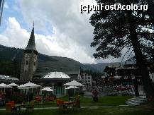 [P16] Peluza cu terasa din fata marelui hotel Zermatterhof din Zermatt, biserica si muzeul, in plan secund » foto by ileanaxperta*
 - 
<span class="allrVoted glyphicon glyphicon-heart hidden" id="av299833"></span>
<a class="m-l-10 hidden" id="sv299833" onclick="voting_Foto_DelVot(,299833,1236)" role="button">șterge vot <span class="glyphicon glyphicon-remove"></span></a>
<a id="v9299833" class=" c-red"  onclick="voting_Foto_SetVot(299833)" role="button"><span class="glyphicon glyphicon-heart-empty"></span> <b>LIKE</b> = Votează poza</a> <img class="hidden"  id="f299833W9" src="/imagini/loader.gif" border="0" /><span class="AjErrMes hidden" id="e299833ErM"></span>
