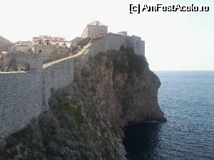 [P20] Zidurile Cetății Dubrovnik » foto by Gioia
 - 
<span class="allrVoted glyphicon glyphicon-heart hidden" id="av544381"></span>
<a class="m-l-10 hidden" id="sv544381" onclick="voting_Foto_DelVot(,544381,1238)" role="button">șterge vot <span class="glyphicon glyphicon-remove"></span></a>
<a id="v9544381" class=" c-red"  onclick="voting_Foto_SetVot(544381)" role="button"><span class="glyphicon glyphicon-heart-empty"></span> <b>LIKE</b> = Votează poza</a> <img class="hidden"  id="f544381W9" src="/imagini/loader.gif" border="0" /><span class="AjErrMes hidden" id="e544381ErM"></span>