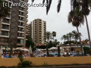 P29 [SEP-2014] Vive la Vida - Sol Tenerife - vedere din faleză cu hotelul şi piscina
