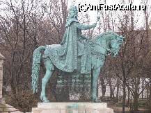 [P34] daca bine-mi amintesc aceasta este statuia lui Gh Doja (da, al nostru) pt care maghiarii au un respect deosebit » foto by cristi_an3000
 - 
<span class="allrVoted glyphicon glyphicon-heart hidden" id="av21270"></span>
<a class="m-l-10 hidden" id="sv21270" onclick="voting_Foto_DelVot(,21270,1275)" role="button">șterge vot <span class="glyphicon glyphicon-remove"></span></a>
<a id="v921270" class=" c-red"  onclick="voting_Foto_SetVot(21270)" role="button"><span class="glyphicon glyphicon-heart-empty"></span> <b>LIKE</b> = Votează poza</a> <img class="hidden"  id="f21270W9" src="/imagini/loader.gif" border="0" /><span class="AjErrMes hidden" id="e21270ErM"></span>