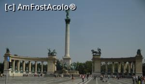 [P01] <strong>Monumentul Mileniului</strong>, a fost construit pentru a comemora cea de-a 1000-a aniversare a cuceririi maghiare din 896. Acesta cuprinde 2 colonade semi-circulare, in mijlocul carora se afla o coloana cu statuia arhanghelului Gavril, care tine in mana stanga o cruce dubla, iar in mana dreapta, Sfanta Coroana. Conform legendei, Arhanghelul Gavril l-a indemnat, in vis, pe primul rege al Ungariei, Stefan, sa se converteasca la crestinism si sa se incoroneze. » foto by geani anto
 - 
<span class="allrVoted glyphicon glyphicon-heart hidden" id="av1325916"></span>
<a class="m-l-10 hidden" id="sv1325916" onclick="voting_Foto_DelVot(,1325916,1275)" role="button">șterge vot <span class="glyphicon glyphicon-remove"></span></a>
<a id="v91325916" class=" c-red"  onclick="voting_Foto_SetVot(1325916)" role="button"><span class="glyphicon glyphicon-heart-empty"></span> <b>LIKE</b> = Votează poza</a> <img class="hidden"  id="f1325916W9" src="/imagini/loader.gif" border="0" /><span class="AjErrMes hidden" id="e1325916ErM"></span>